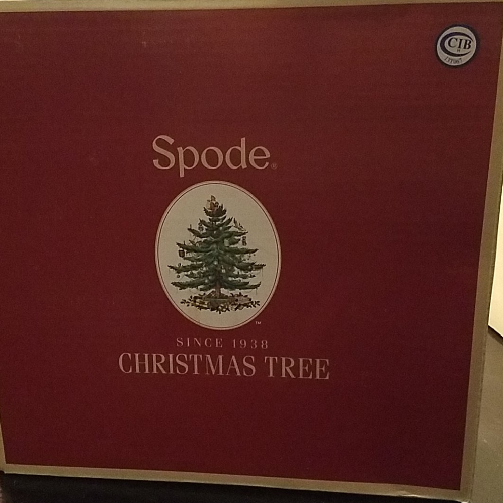 Spode Christmas Tree Dessert/Salad 4 Plate Set